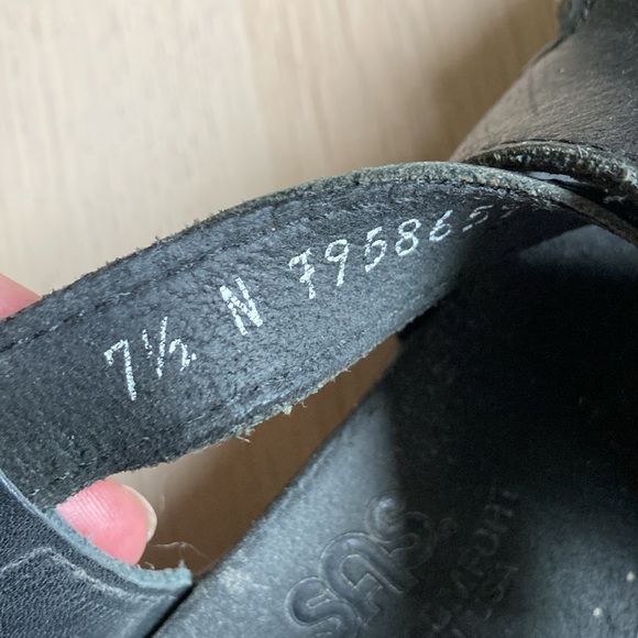 SAS Huggy All Day Black Sandals with Adjustable Straps and Cushioned Footbed - Picture 5 of 10